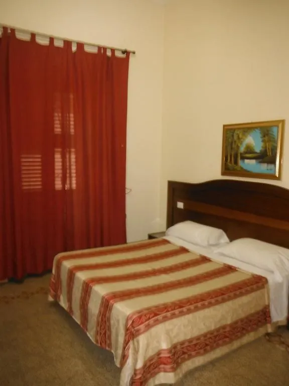 Fanti Rooms Rom 3*,