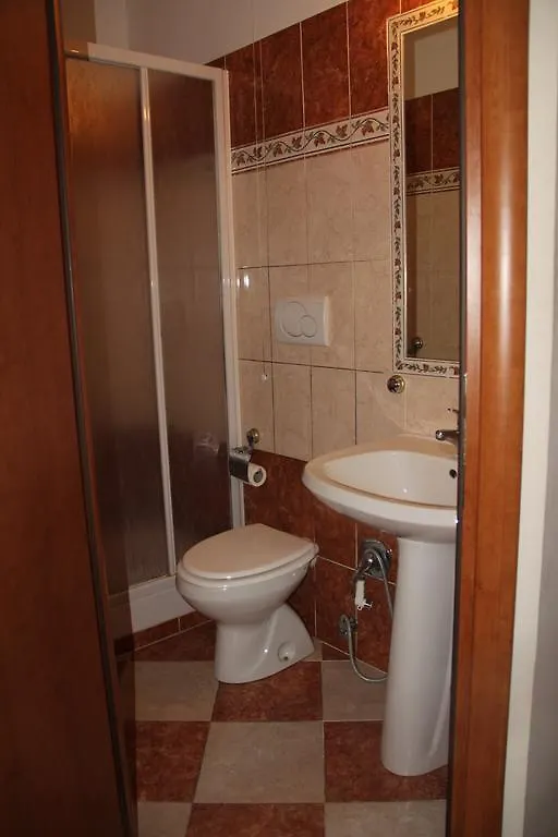 Fanti Rooms Roma 3*,  Italia